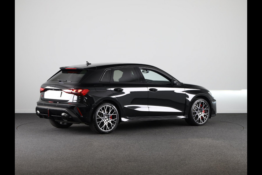 Audi RS3 Sportback 2.5 TFSI RS 3 quattro Panoramadak, RS-sportuitlaatsysteem, comfortpakket Pro, topsnelheid 280 km/h