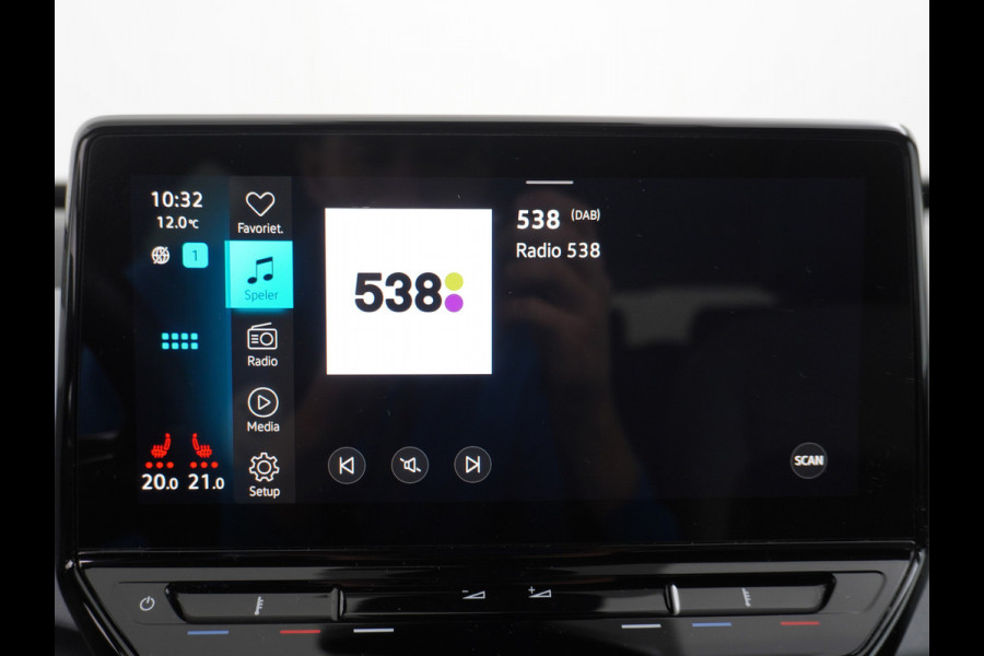 Volkswagen ID.3 AUT. 204pk 58kWh Adap.Cruise Apple Carplay Android Mirror Link 19" Matrix led IQ-.Drive Auto-Pilot WiFi Navi-discover-Pro Ecc Ca Stoelverwarming Vermoeidheids herkenning Rijstrooksensor Bluetooth Keyless DAB Pdc Usb 19''LM Achteropkomend verkeer waarschuwing Orig.NLse Auto Dealer-Onderhouden 43.000 nieuw!