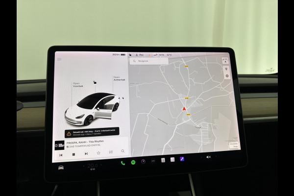 Tesla Model 3 Standard RWD Plus 60 kWh [ 3-Fase ] (INCL-BTW) Aut. *PANO | AUTO-PILOT | NAPPA-LEATHER | KEYLESS | FULL-LED | MEMORY-PACK | SURROUND-VIEW | DAB | APP-CONNECT | DIGI-COCKPIT | LANE-ASSIST | TOWBAR | COMFORT-SEATS | 18"ALU*