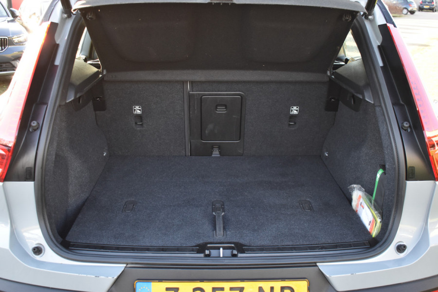 Volvo EX40 Twin Motor Performance 442 PK Plus 82 kWh Trekhaak | ACC | Blis | Stoel &Stuur verwarming | Elektr. stoel | Camera |  Leder |