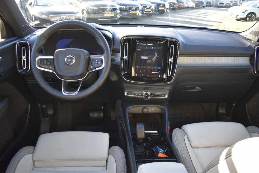 Volvo EX40 Twin Motor Performance 442 PK Plus 82 kWh Trekhaak | ACC | Blis | Stoel &Stuur verwarming | Elektr. stoel | Camera |  Leder |