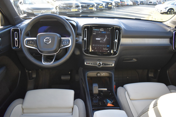 Volvo EX40 Twin Motor Performance 442 PK Plus 82 kWh Trekhaak | ACC | Blis | Stoel &Stuur verwarming | Elektr. stoel | Camera |  Leder |