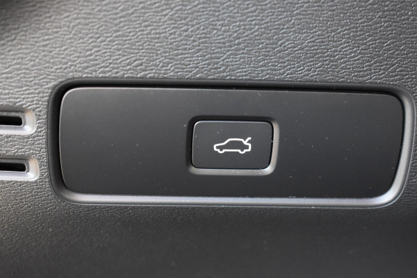 Volvo EX40 Twin Motor Performance 442 PK Plus 82 kWh Trekhaak | ACC | Blis | Stoel &Stuur verwarming | Elektr. stoel | Camera |  Leder |