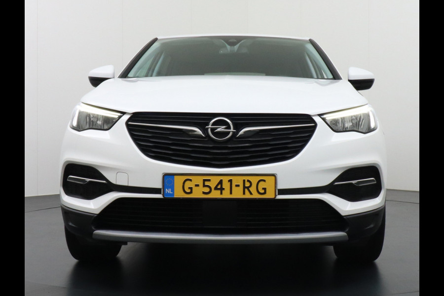 Opel Grandland X AUTOM-8 T131PK Navi Camera Trekhaak Apple Carplay Android 18"lm Pdc Opel-Connect Dual-Ecc Elec.Achterklep AGR-Stoel+Verwarmd DAB Regen-Lichtsensor Led Lane-Assist Bluetooth 1e eigenaar Origineel NLse auto ! Orig. NLse Auto 1e Eigenaar 1300kg trekvermogen