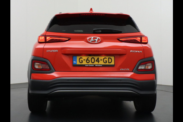 Hyundai Kona EV 64 kWh 204pk Leer Navi Camera Schuifdak Standkachel Elektr.Stoelen+Verwarmd+Ventilatie-koeling ! Adaptive Cruise/Stop&Go Zelf Heerlijke, sterke FEV , Enorm Efficient en Grootste accu  444km wltp range 48.000 nieuw!