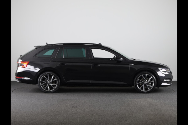 Škoda Superb Combi 1.4 TSI iV Sportline Business 156 pk Automaat (DSG) | Navigatie | Panoramadak | Trekhaak (wegklapbaar) | Parkeersensoren | Achteruitrijcamera | Stoelverwarming v/a |