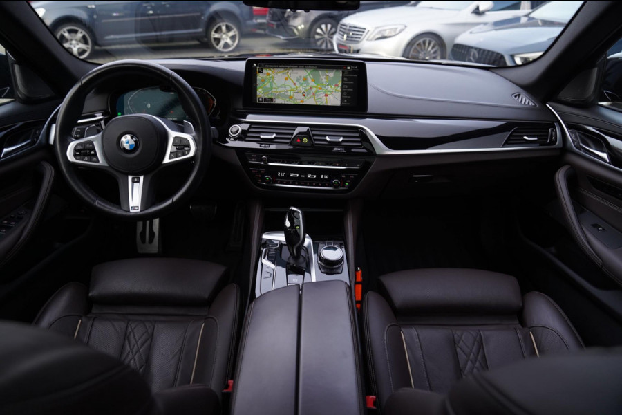 BMW 5 Serie Touring 530d High Executive Edition | Panorama | HuD | Facelift | LASER | Trekhaak | Adaptieve cruise | Drive Assited