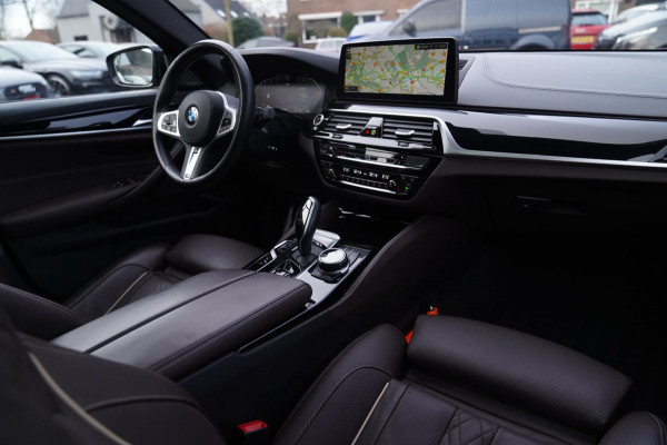 BMW 5 Serie Touring 530d High Executive Edition | Panorama | HuD | Facelift | LASER | Trekhaak | Adaptieve cruise | Drive Assited