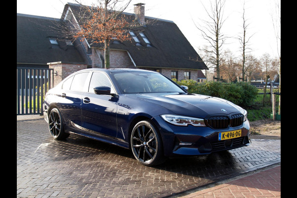 BMW 3 Serie 318i High Executive Edition | Apple Carplay | 360 Camera | Cruise Control | Leer | Black Optic | NL-auto |