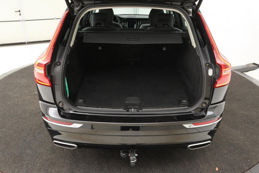 Volvo XC60 2.0 T4 Inscription | Panoramadak | Head-Up | Trekhaak | Stoelverwarming | Camera | Leder | Navigatie | Full LED | Memory