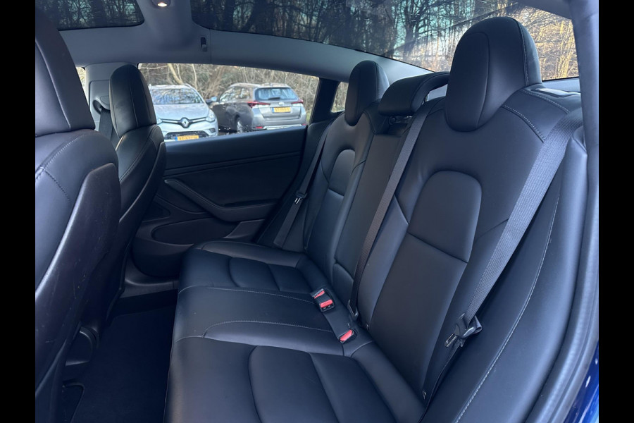 Tesla Model 3 PERFORMANCE AWD 75KWH MET 462 PK LONG RANGE PANORAMADAK. KEYLESS ENTRY. VOOR & ACHTER VERWARMDE STOELEN. ACCU = 94%