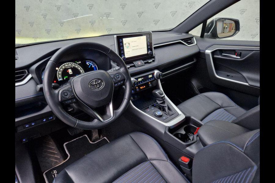 Toyota RAV4 2.5 Hybrid AWD Bi-Tone | Stuur- en Stoelverwarming | Camera  | Apple Carplay / Android Auto | Clima | Trekhaak | LED |