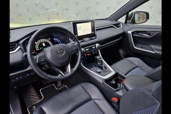 Toyota RAV4 2.5 Hybrid AWD Bi-Tone | Stuur- en Stoelverwarming | Camera  | Apple Carplay / Android Auto | Clima | Trekhaak | LED |