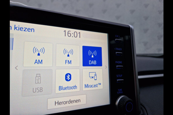 Toyota RAV4 2.5 Hybrid AWD Bi-Tone | Stuur- en Stoelverwarming | Camera  | Apple Carplay / Android Auto | Clima | Trekhaak | LED |