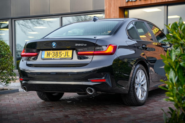 BMW 3-serie 320e Business Edition Plus Keyless Leder Stoelverw. DAB+ PDC LED 17”LM