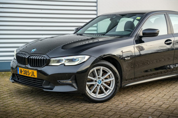 BMW 3-serie 320e Business Edition Plus Keyless Leder Stoelverw. DAB+ PDC LED 17”LM