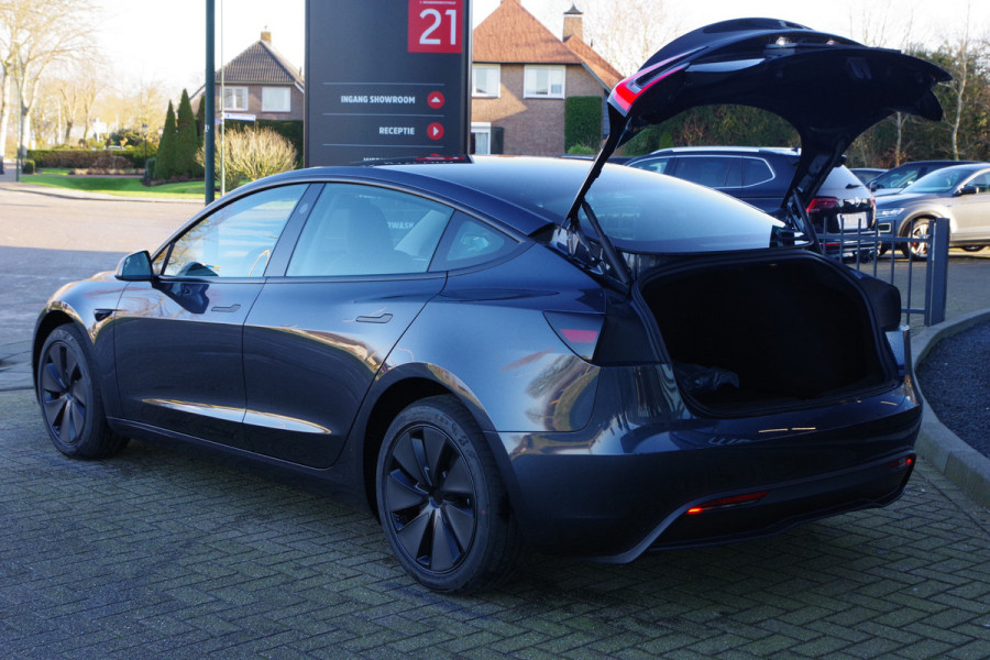 Tesla Model 3 Long Range RWD 78 kWh *PER-DIRECT LEVERBAAR*, Panoramadak, 4 x Stoelverwarming, Entertainment, 360 Camera