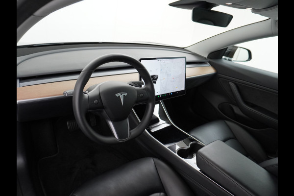 Tesla Model 3 SR+60kWh 326PK AutoPilot FSD-v.b Premium-Luidsprekers Leer PanoDak Adaptive cruise 18" Camera's Elektr.-Stuur+Stoelen+Spiegels+G Ecc Navigatiesysteem full map LED-a+v Comfortstoel(en) ACC Dual-ECC DAB Voorverwarmen interieur via App Keyless via Telefoonsleutel One-Pedal-Drive Orig. nlse auto  1e eigenaar Slechts 1584kg (Lichtste Tesla)