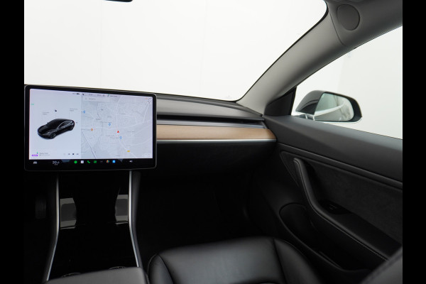 Tesla Model 3 SR+60kWh 326PK AutoPilot FSD-v.b Premium-Luidsprekers Leer PanoDak Adaptive cruise 18" Camera's Elektr.-Stuur+Stoelen+Spiegels+G Ecc Navigatiesysteem full map LED-a+v Comfortstoel(en) ACC Dual-ECC DAB Voorverwarmen interieur via App Keyless via Telefoonsleutel One-Pedal-Drive Orig. nlse auto  1e eigenaar Slechts 1584kg (Lichtste Tesla)