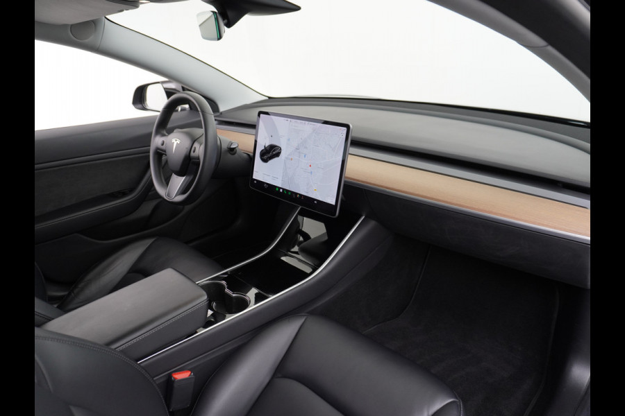 Tesla Model 3 SR+60kWh 326PK AutoPilot FSD-v.b Premium-Luidsprekers Leer PanoDak Adaptive cruise 18" Camera's Elektr.-Stuur+Stoelen+Spiegels+G Ecc Navigatiesysteem full map LED-a+v Comfortstoel(en) ACC Dual-ECC DAB Voorverwarmen interieur via App Keyless via Telefoonsleutel One-Pedal-Drive Orig. nlse auto  1e eigenaar Slechts 1584kg (Lichtste Tesla)