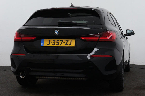 BMW 1-serie 118i Executive Edition (1e Eig, NL-auto, DealeronderH, Panorama, Navi-groot, PDC V+A, Cruise Control, Etc)