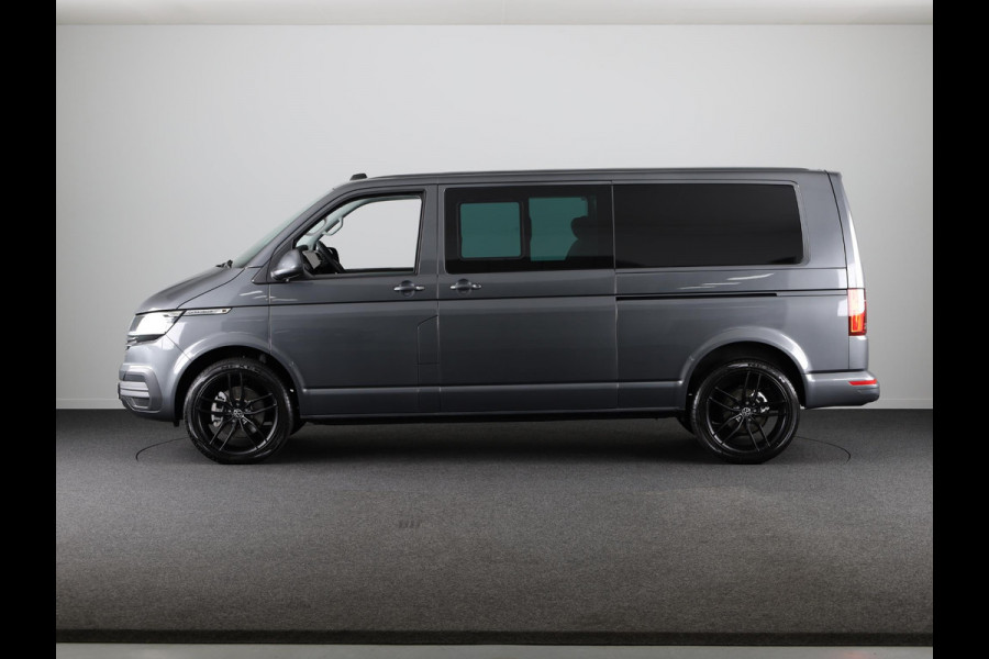 Volkswagen Transporter 2.0 TDI L2H1 32 DC Bulli 204PK DSG (Automaat) | Luxe Caravelle uitvoering | 2 schuifdeuren | Digitale cockpit | 20 "LM velgen | Automatische airco |