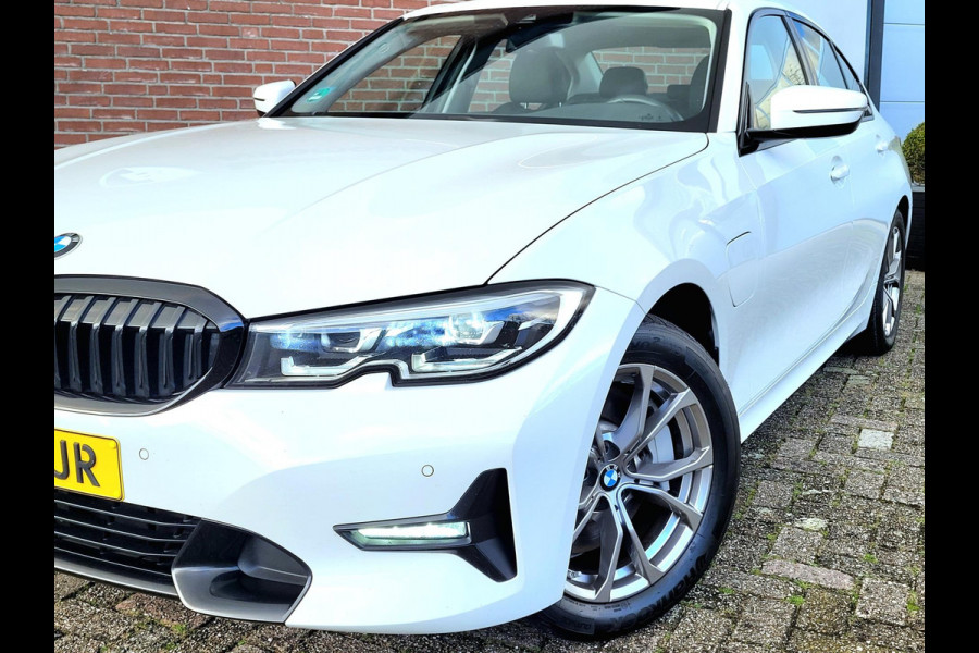 BMW 3-serie 330e Sport Line, M-stuur, VIrtual cockpit, HIFI, Leer, DAB (1e eig. NL-auto met NAP