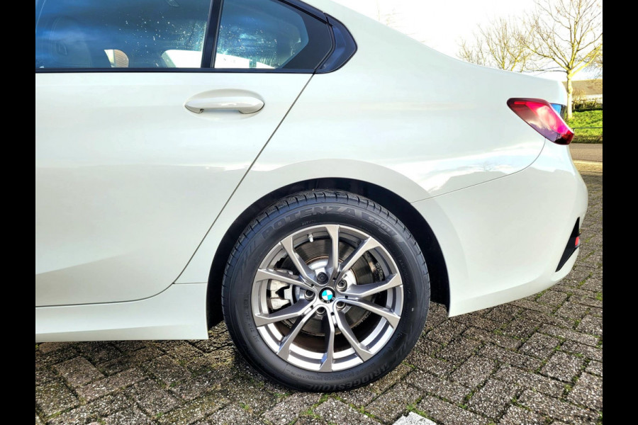 BMW 3-serie 330e Sport Line, M-stuur, VIrtual cockpit, HIFI, Leer, DAB (1e eig. NL-auto met NAP