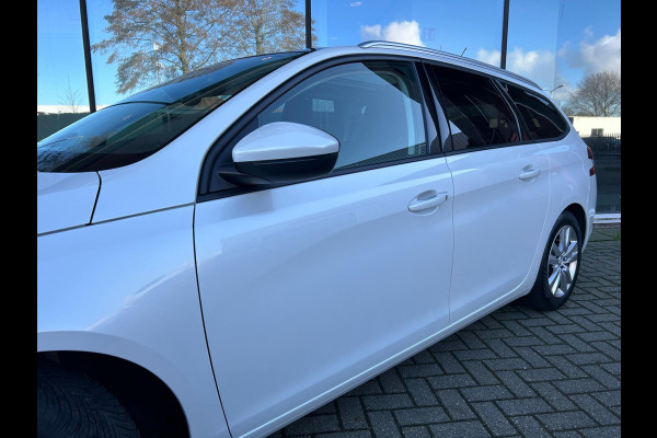 Peugeot 308 SW 1.2 Turbo Executive - Panodak - Climate - Navi - Parkeerhulp - NL auto - NAP