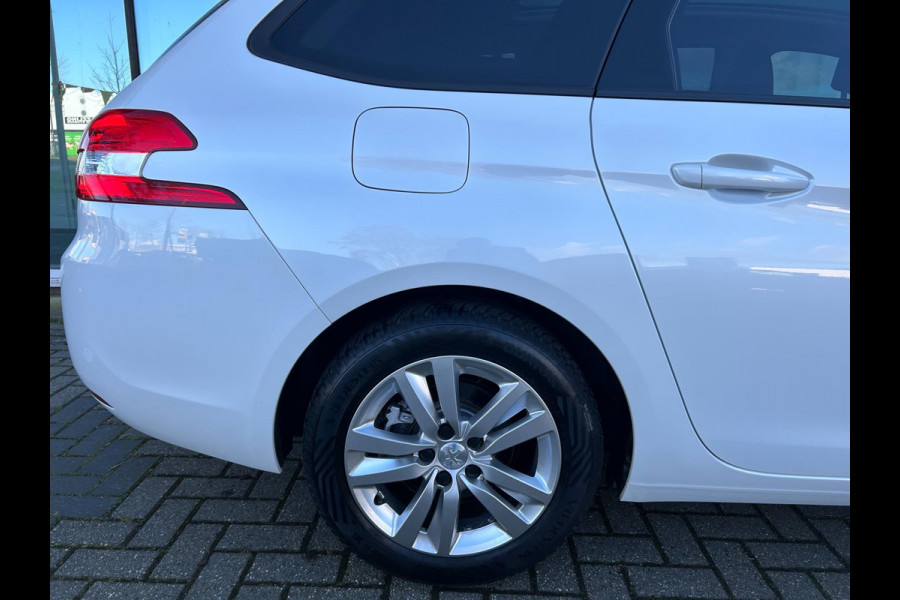 Peugeot 308 SW 1.2 Turbo Executive - Panodak - Climate - Navi - Parkeerhulp - NL auto - NAP