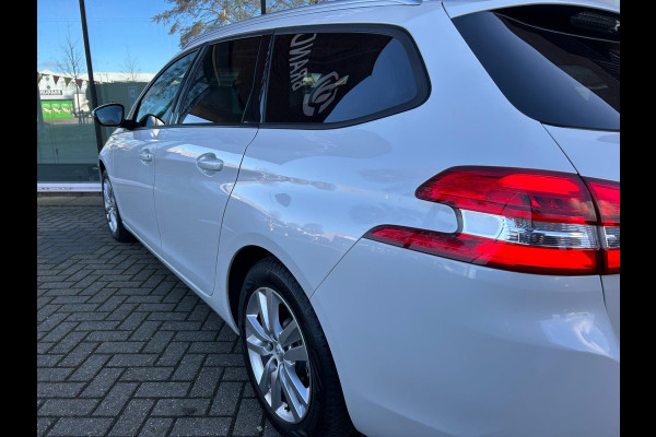 Peugeot 308 SW 1.2 Turbo Executive - Panodak - Climate - Navi - Parkeerhulp - NL auto - NAP