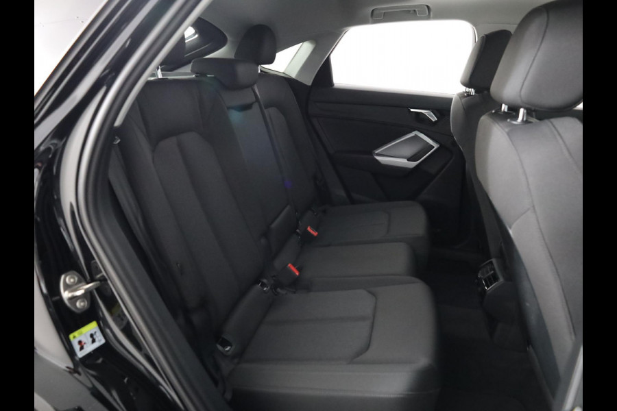 Audi Q3 Sportback 35 TFSI Business Edition 150 pk S-tronic | Navigatie | Panoramadak | Parkeersensoren | Achteruitrijcamera | Cruise control | Stoelverwarming |