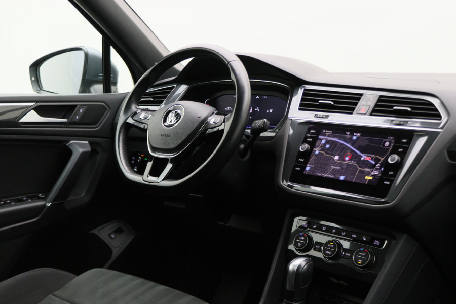 Volkswagen Tiguan Allspace 1.5 TSI DSG Highline Business R 7p. Virtual Cockpit, Panoramadak,  ACC, Apple Carplay, Trekhaak, 20''