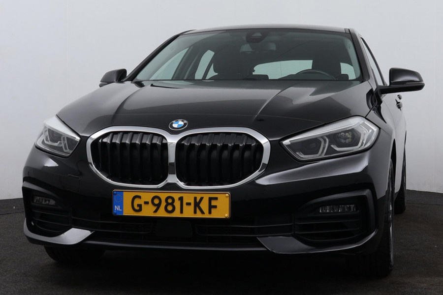 BMW 1-serie 118i Executive Edition (1e Eig, NL-auto, DealeronderH, Navi-groot, PDC V+A, Cruise Control, Etc)