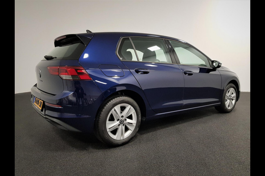 Volkswagen Golf 1.5 TSI 130pk Life | Navigatie | Climate Control | Adaptive Cruise Control | Led | Lichtmetalen velgen | Parkeer Sensoren | Stoelverwarming