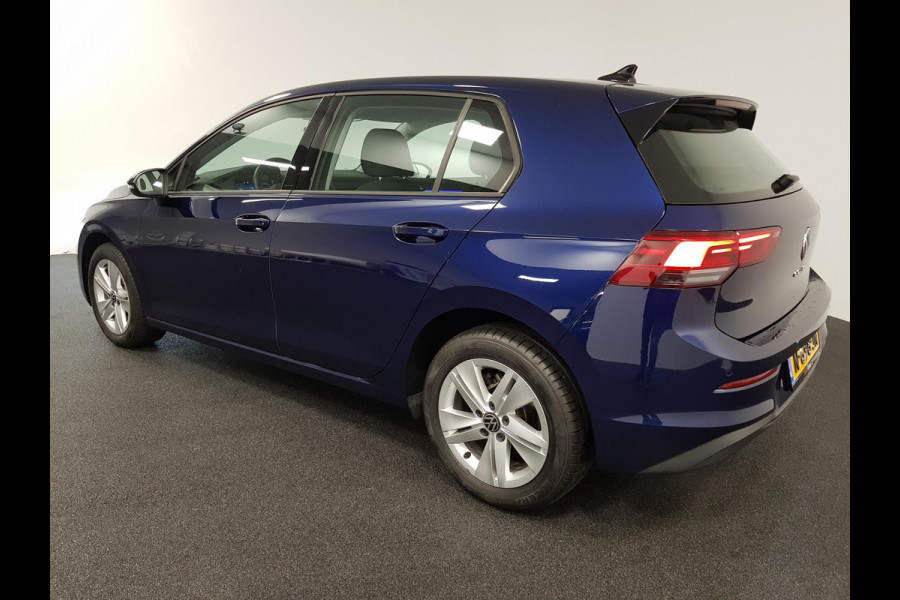 Volkswagen Golf 1.5 TSI 130pk Life | Navigatie | Climate Control | Adaptive Cruise Control | Led | Lichtmetalen velgen | Parkeer Sensoren | Stoelverwarming