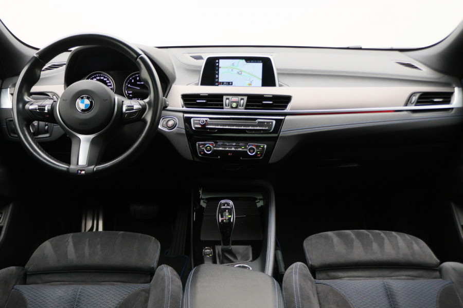 BMW X2 sDrive18i Executive Automaat M Sportpakket, LED, Panoramadak, Camera, Cruise, Navigatie, PDC, 19''