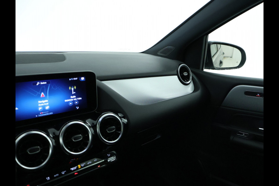 Mercedes-Benz B-Klasse 200 Business Solution Plus | Achteruitrijcamera | Smartphone integratiepakket | Panoramaschuifdak in glas | Navigatie | Parkeersensoren | Inclusief 24 maanden MB Certified garantie voor Europa.