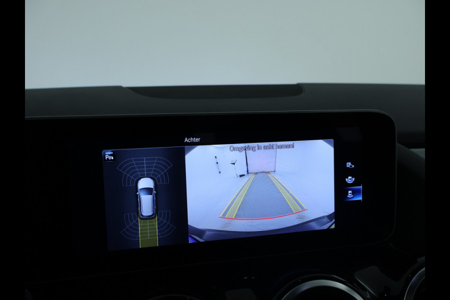 Mercedes-Benz B-Klasse 200 Business Solution Plus | Achteruitrijcamera | Smartphone integratiepakket | Panoramaschuifdak in glas | Navigatie | Parkeersensoren | Inclusief 24 maanden MB Certified garantie voor Europa.