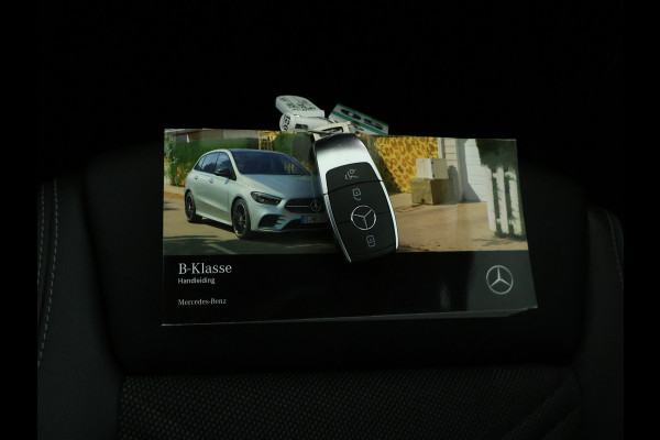 Mercedes-Benz B-Klasse 200 Business Solution Plus | Achteruitrijcamera | Smartphone integratiepakket | Panoramaschuifdak in glas | Navigatie | Parkeersensoren | Inclusief 24 maanden MB Certified garantie voor Europa.