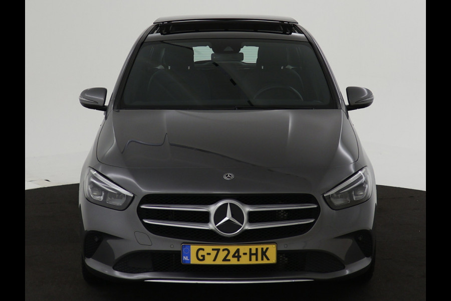 Mercedes-Benz B-Klasse 200 Business Solution Plus | Achteruitrijcamera | Smartphone integratiepakket | Panoramaschuifdak in glas | Navigatie | Parkeersensoren | Inclusief 24 maanden MB Certified garantie voor Europa.