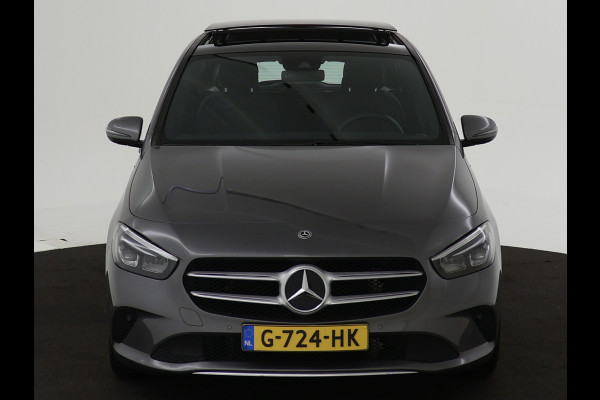 Mercedes-Benz B-Klasse 200 Business Solution Plus | Achteruitrijcamera | Smartphone integratiepakket | Panoramaschuifdak in glas | Navigatie | Parkeersensoren | Inclusief 24 maanden MB Certified garantie voor Europa.