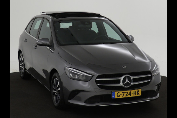 Mercedes-Benz B-Klasse 200 Business Solution Plus | Achteruitrijcamera | Smartphone integratiepakket | Panoramaschuifdak in glas | Navigatie | Parkeersensoren | Inclusief 24 maanden MB Certified garantie voor Europa.