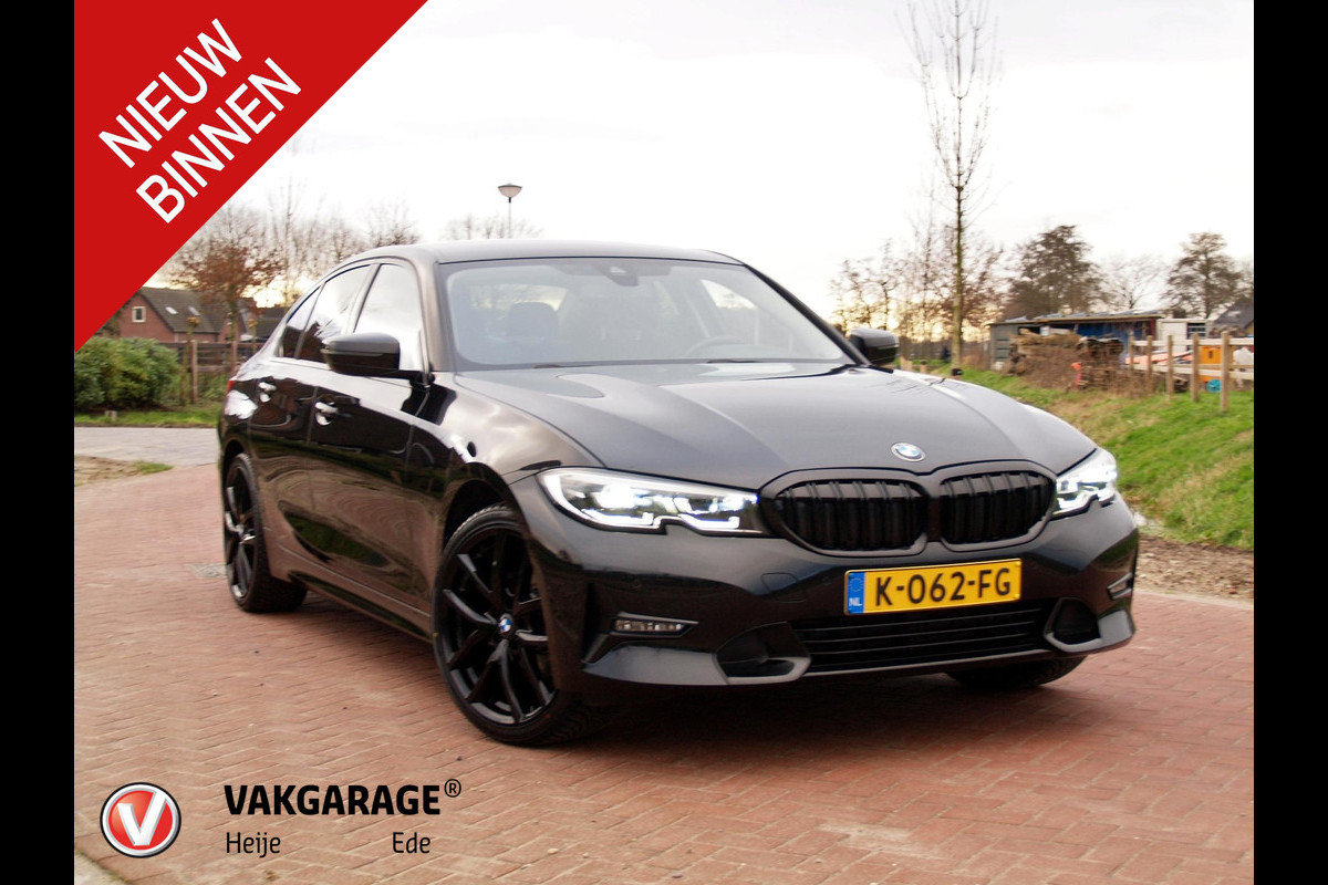 BMW 3 Serie 318i High Executive Edition | Sfeerverlichting | Apple Carplay | Parkeersensoren | Cruise Control | Leer |