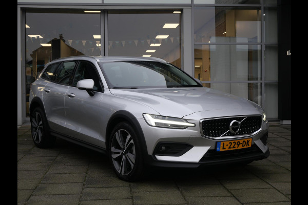 Volvo V60 Cross Country 2.0 B5 AWD Pro | Leder | Adapt. Cruise | CarPlay | Navi | Clima | Elek. stoelen + geheugen | 19'' LM | Camera