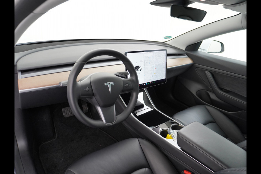 Tesla Model 3 SR+60kWh 326PK AutoPilot FSD-v.b Premium-Luidsprekers Leer PanoDak Adaptive cruise 18" Camera's Elektr.-Stuur+Stoelen+Spiegels+G Ecc Navigatiesysteem full map LED-a+v Comfortstoel(en) ACC Dual-ECC DAB Voorverwarmen interieur via App Keyless via Telefoonsleutel One-Pedal-Drive Orig. nlse auto  1e eigenaar Slechts 1584kg (Lichtste Tesla)