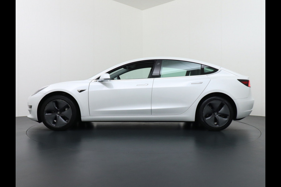 Tesla Model 3 SR+60kWh 326PK AutoPilot FSD-v.b Premium-Luidsprekers Leer PanoDak Adaptive cruise 18" Camera's Elektr.-Stuur+Stoelen+Spiegels+G Ecc Navigatiesysteem full map LED-a+v Comfortstoel(en) ACC Dual-ECC DAB Voorverwarmen interieur via App Keyless via Telefoonsleutel One-Pedal-Drive Orig. nlse auto  1e eigenaar Slechts 1584kg (Lichtste Tesla)