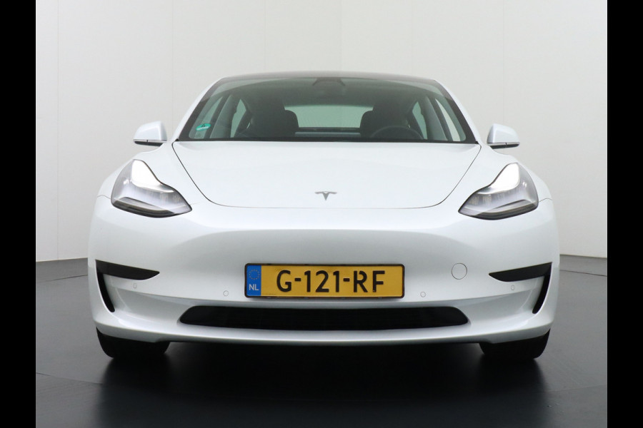 Tesla Model 3 SR+60kWh 326PK AutoPilot FSD-v.b Premium-Luidsprekers Leer PanoDak Adaptive cruise 18" Camera's Elektr.-Stuur+Stoelen+Spiegels+G Ecc Navigatiesysteem full map LED-a+v Comfortstoel(en) ACC Dual-ECC DAB Voorverwarmen interieur via App Keyless via Telefoonsleutel One-Pedal-Drive Orig. nlse auto  1e eigenaar Slechts 1584kg (Lichtste Tesla)