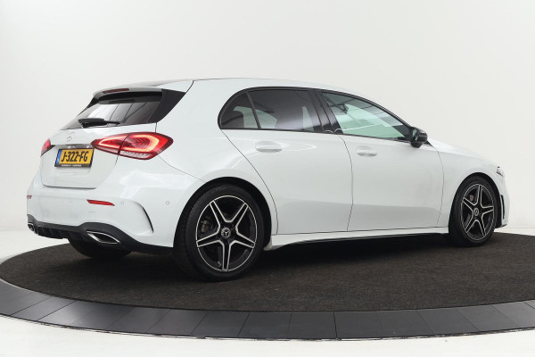 Mercedes-Benz A-Klasse 160 AMG Night | Stoelverwarming | Carplay | Camera | Leder/Alcantara | Widescreen | Navigatie | Full LED | Sportstoelen | Park Assist