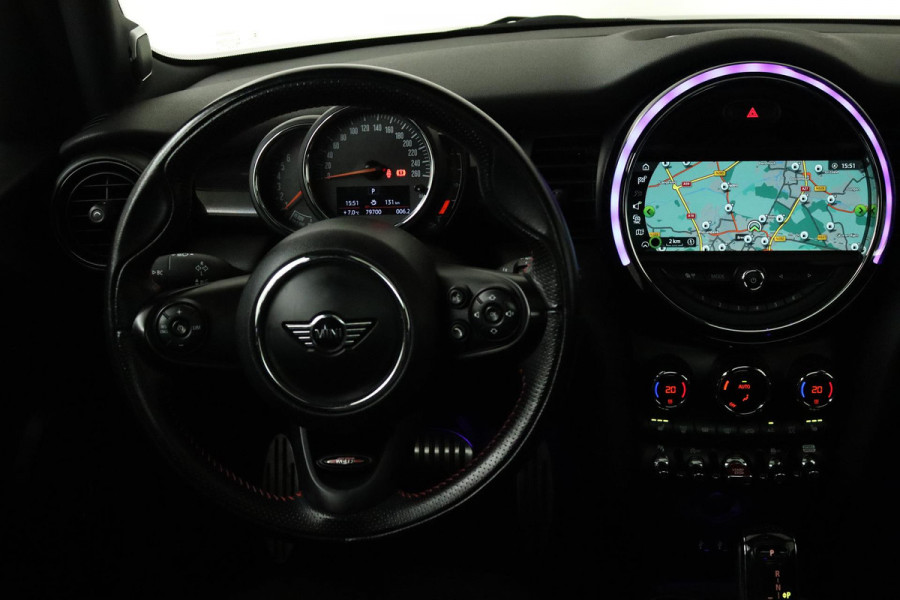 MINI Mini 2.0 Cooper S Automaat (PANORAMADAK, HARMAN & KARDON, NAVIGATIE, PARKEERSENSOREN, STOELVERWARMING, NL-AUTO)